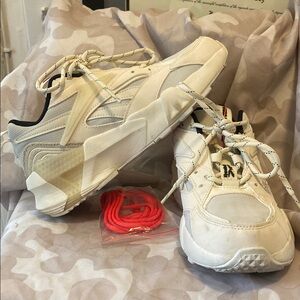 Reebok Women's Sneakers - White with Red Laces